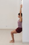 UKTATASANA-SEGGIOLA YOGICA (al muro)